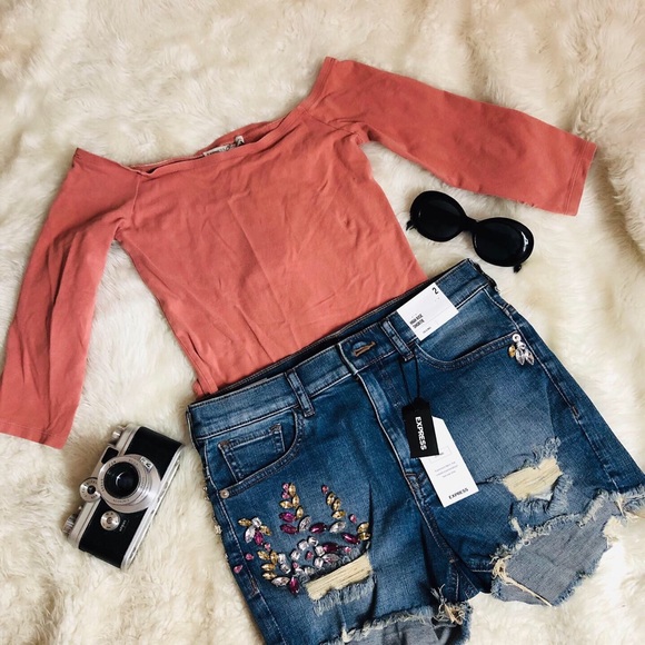 StyleEthos's tweet photo. So good I had to share! Check out all the items I'm loving on @Poshmarkapp #poshmark #fashion #style #shopmycloset #express #vincecamuto #escada: https://t.co/pWCNdIGIhh https://t.co/TDV8h3NTRp