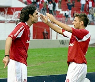 FcRSobis's tweet photo. Um dos laços mais verdadeiros que vimos nascer no futebol. Tu completaria 42 anos, Fernandão. Grande atleta, grande ser HUMANO. Nunca te esqueceremos ❤️ https://t.co/pSu3WDT9j5
