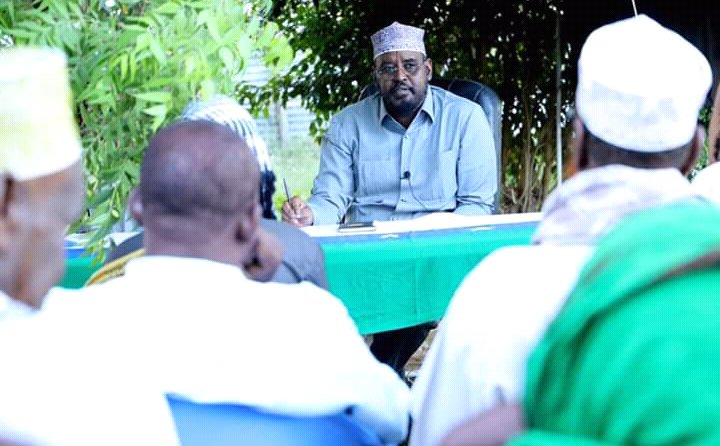 jubastatehouse's tweet photo. Madaxweynaha Dowlad Goboleedka Jubbaland Mudane Axmed Maxamed Islaam oo howlo shaqo ku jooga Degmada Afmadow  ayaa kulan la qaatay Odayasha dhaqanka iyo waxgaradka ku nool Magaalada Afmadow isagoo ka dhagaystay fariimaha iyo aragtiyada ay ka sidaan Bulshada ay wakiilka uga yihiin https://t.co/hSapr39fcY