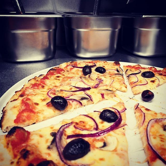 Love fresh pizza 😍👌
#freshpizza #woodfired #woodfireddeliciousness #strathmiglo #cheeryourselfup 🍕🍕😍😋