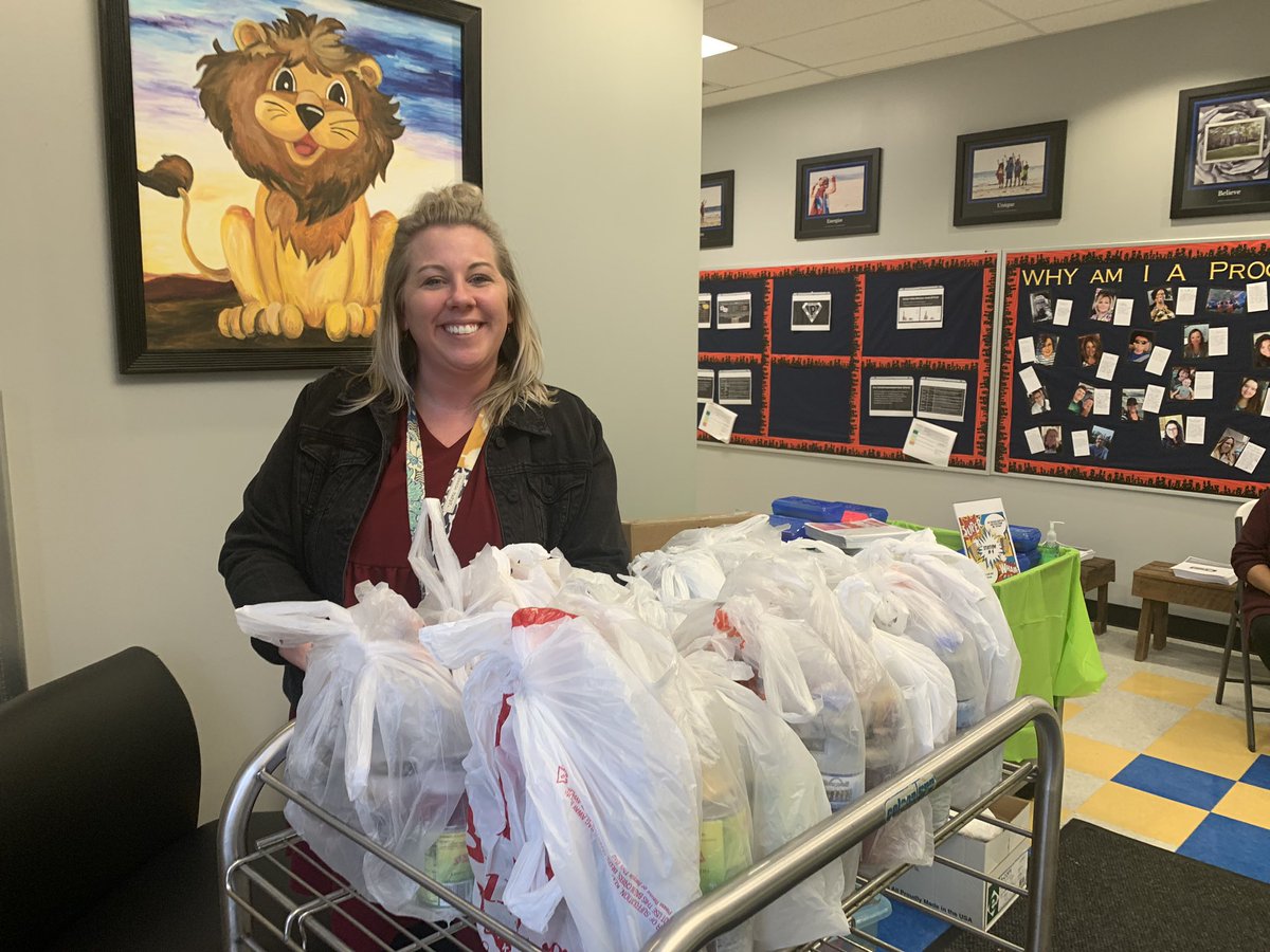 meridethdrose's tweet photo. Today’s the day! Our @ISDSchools VOAD is ready to make our first lunch deliveries to student families in need.

If you or an ISD student family you know may experience food/supplies hardships as a result of #COVID19 social distancing after March 30, email wecare@isdschools.org. https://t.co/qiNjxyiHkr