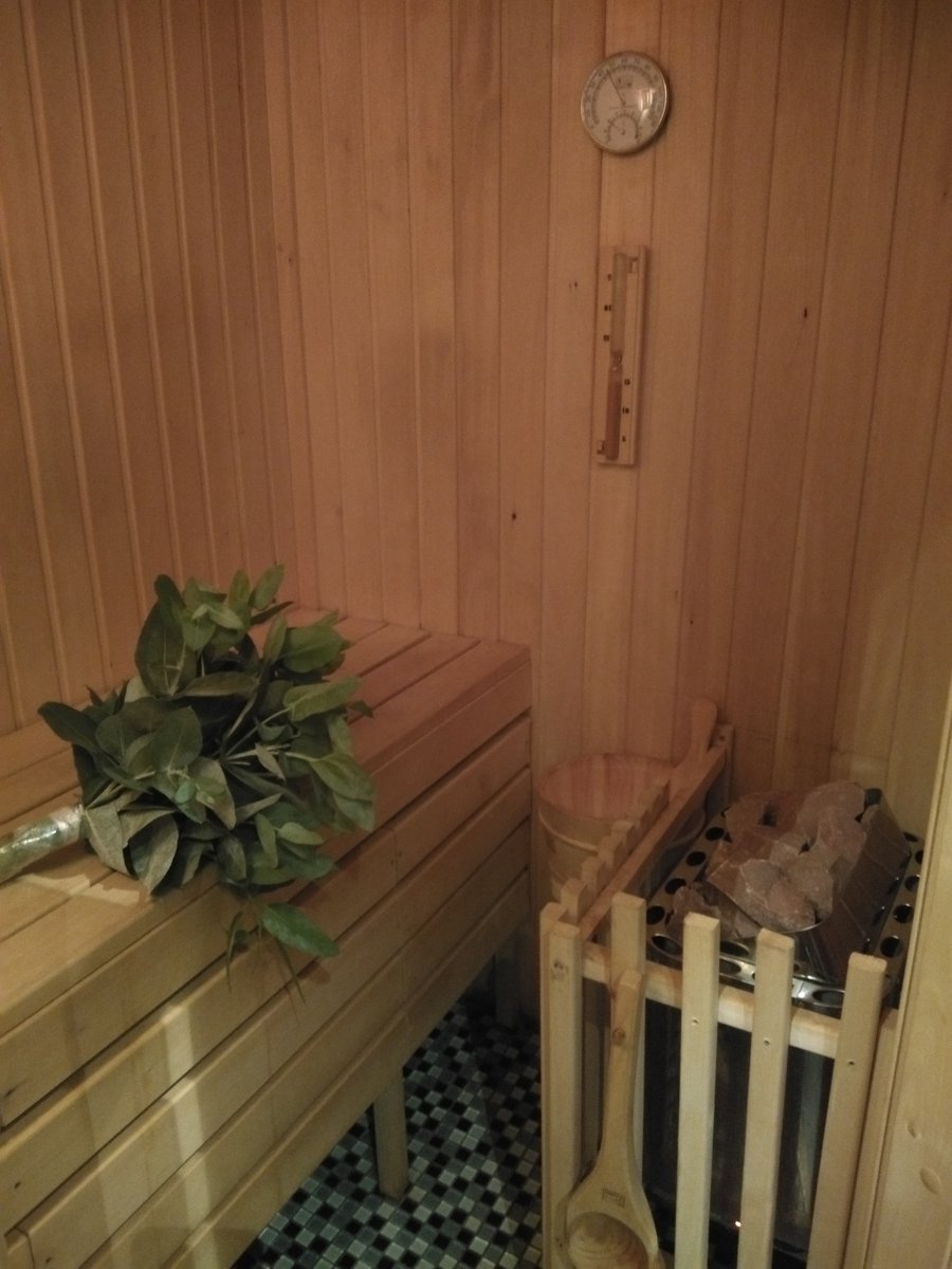ZorinPt's tweet photo. Позитив. Без коронаинфоистерии! Португалия.
Карантин карантином, а не пойти ли в баню? У кого она есть дома. Русская? Да нет. Финская. Ну тем не менее. Поехал за свеженьким эвкалиптовым веничком и вуаля все готово.
Эвкалиптовый веник и аромат хвои… https://t.co/nuqY6QPFem https://t.co/f3V4NJTKui