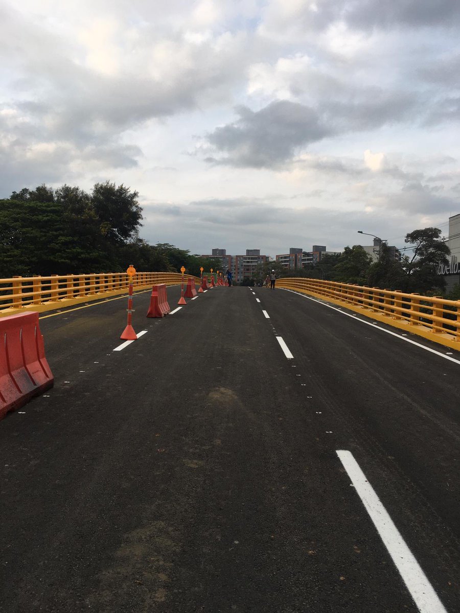 Estamos orgullosos de poner en servicio los puentes de La Simón Bolivar frente a Jardin Plaza , agradecimiento siempre a <a href="/MauriceArmitage/">Maurice Armitage</a> por esta obra a la ciudad