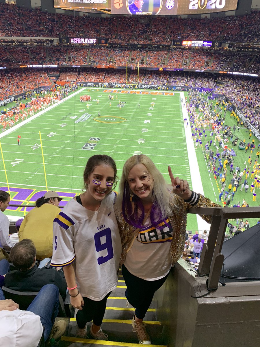 msnolakt's tweet photo. Happy Birthday Madeline! #socialdistancingbirthday #fromkatrinatocorona 🎉💜💛🎂🎈 https://t.co/ywugyw0zFX