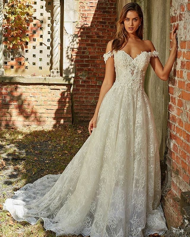 strictlywedding's tweet photo. How dreamy is the @eveofmilady A-line gown with it's three dimensional flowers, Alencon lace and textured embroidery? ·
·
·
#StrictlyWeddings #SWpartners #eveofmilady #WeddingGown #WeddingGownInspiration #Bridal #Bride #Brides #BrideandGroom #Weddingdress #instadress #instawedd… https://t.co/99ZCbyUJPQ