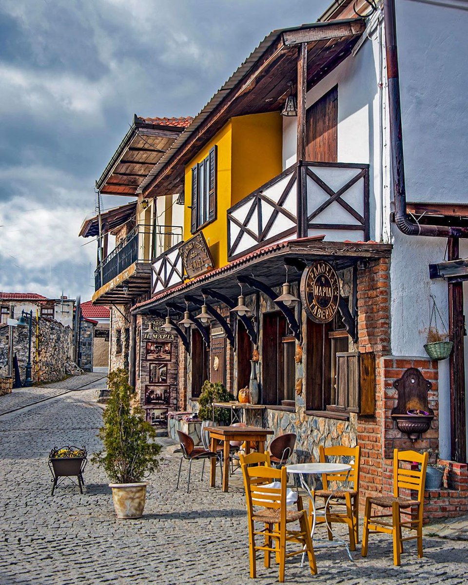GreekPictures's tweet photo. The traditional village Agios Athanasios of #Pella is built at the foot of the mountain #Kaimaktsalan. The visitors that will come to Ag. Athanasios will admire the tiled buildings, examples of traditional local architecture built of stone. #AgiosAthanasios
IG 📷 katerinadaoulka_ https://t.co/hKwaKQm0ER