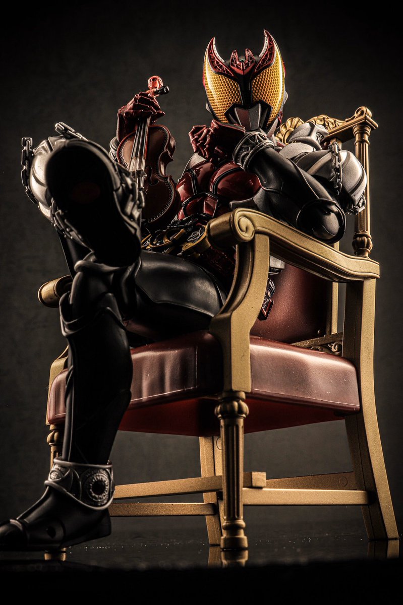 アノマロ 夜のフィギュア撮影会 テーマ 座ったポーズ 既出 飽きずにずっと同じ座りポーズ