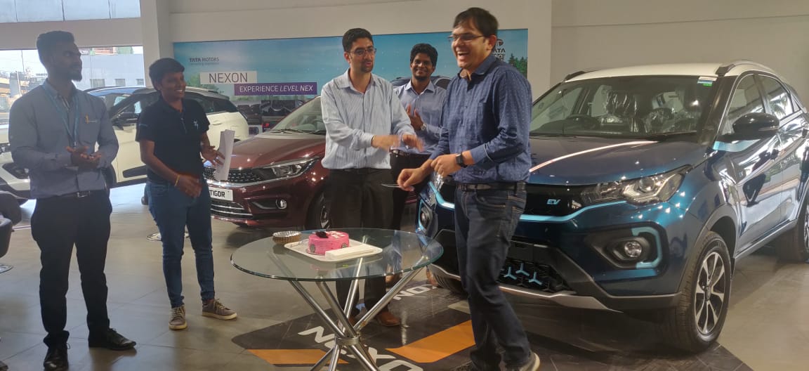 Kropexauto's tweet photo. Thank you for choosing Kropex Auto. We wish Mr.Arpit Malani and family a very wonderful Journey with Your New #TataNexonEV
#KropexAuto #CarAndBike360 #TataMotors #Bangalore #Nexon https://t.co/TkmZQ8GXjE