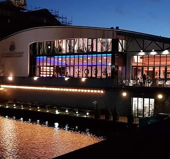 Staying indoors?? 

We are still delivering 🌍

Check out our wide range of luxury food @formanandfield 
formanandfield.com 
#homedelivery #mothersday #formanandfield #formans