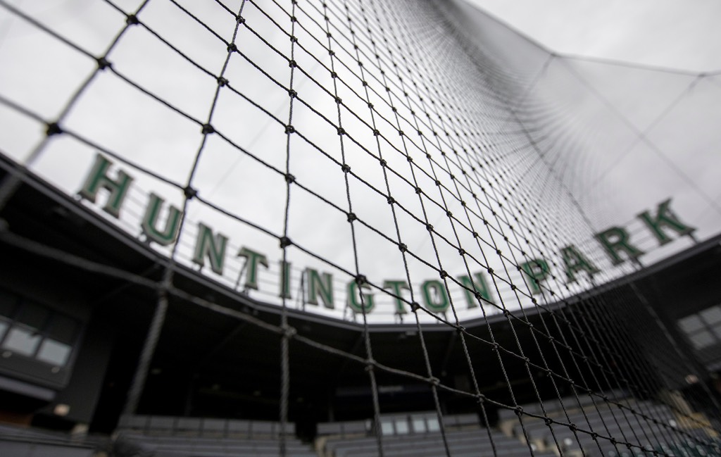 Despite delayed opening day caused by coronavirus, <a href="/CLBClippers/">Columbus Clippers</a> prepping Huntington Park for upcoming season, which will include new LED lighting, netting, and the second largest video board in <a href="/MiLB/">Minor League Baseball</a> (📰 by <a href="/AdamJardy/">Adam Jardy</a>) bit.ly/2Wv53gC