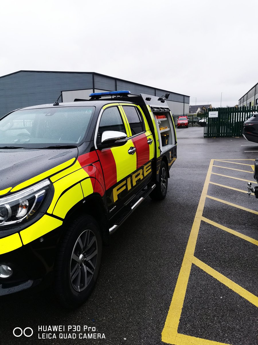 pickupsystems's tweet photo. @fire_event , double cab Toyota Hilux for our customer.The vehicle carry’s all types of media, water / foam / DP & Co2 (Extinguishers). It carry’s BA & Firefighter PPE.
The kit carried ensures Helipad compliance for CAA and licensed Airfields. .#pickupsystems #conversion https://t.co/xqoorEPJoQ