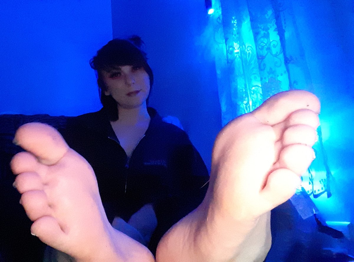 ogfeet's tweet photo. lets get 100 RTs for egirl feet :) https://t.co/syE5Kwd3qK #feet #footfetish #barefoot #solefetish #soles #toes #amateurfeet #solesociety #footfetishnation #sexyfeet #ogfeet #instafeet #footmodel#footstagram #teamprettyfeet #beautifulfeet #footlovers #softsoles #cutetoes #footo https://t.co/c6uG9EvhIK