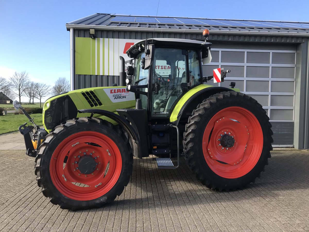 LMB_GEERTSEMA's tweet photo. Afgeleverd asverbreding aan fam. Pollema. #Claas Arion 660 #breedspoor 3.20 mtr. ⁦@Trekkerweb⁩ ⁦@Agrifoto⁩ https://t.co/o84MmWXCdH