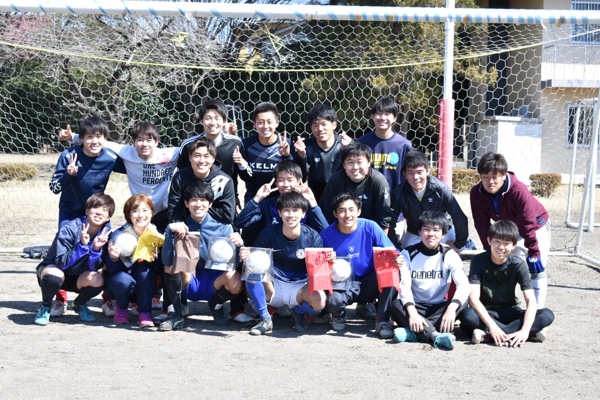 gufc2020's tweet photo. 本日4年生を追い出しました！！
今まで本当にお世話になった4年生⚽️
後輩一同、感謝でいっぱいです！
4月からは新たな場所で過ごすと思いますが、4年生らしく頑張ってください🙌

いつでもグラウンドで待っています☺️🌟 https://t.co/pCWP0ZCuVW
