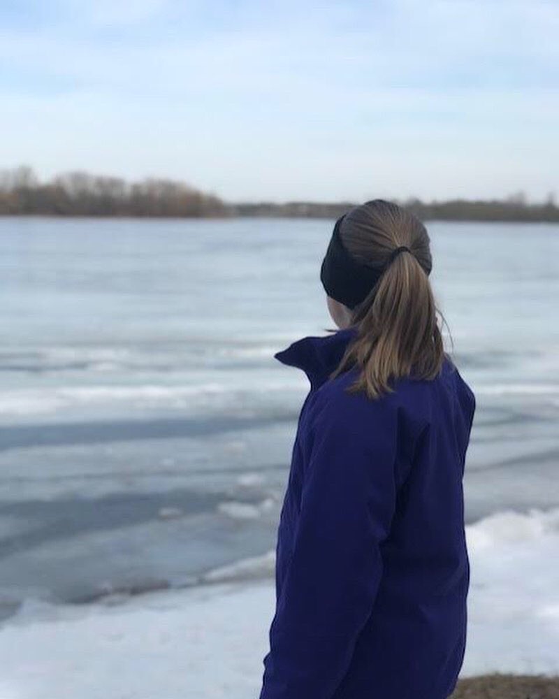 uprunningguelph's tweet image. Michelle from our Up and Running community took in some fresh air while enjoying a beautiful #SoloButSocial lakeside walk with her daughter and their dog yesterday⁣!
⁣
#TakingStepsTogether #ApartButTogether