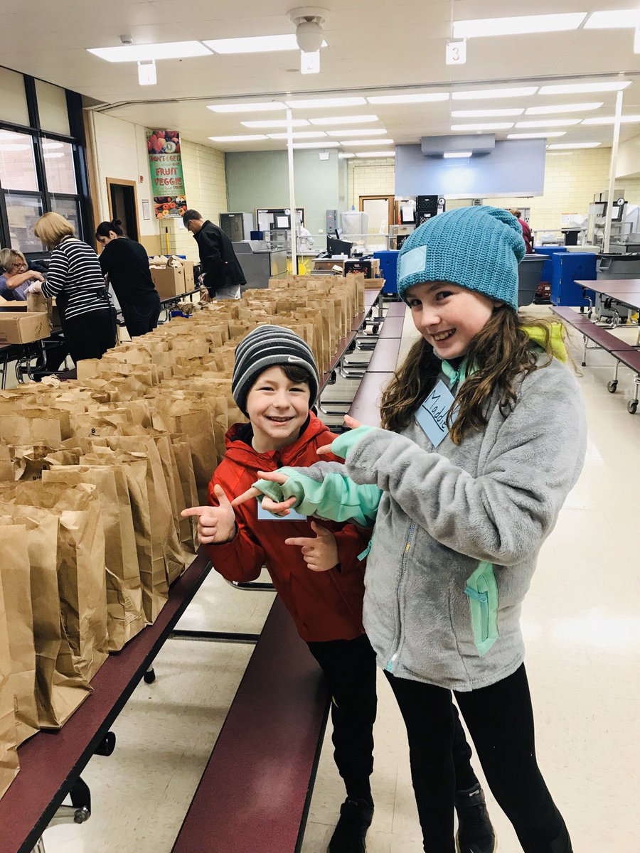 Showed up to help get lunches today to families who need it! A great lesson in volunteering during these weird times. eLearning info will be passed out via buses today too, for those without internet access! <a href="/MsByronJMS/">Ms Byron</a> <a href="/D45Jackson/">Jackson Middle School</a> #WashYourHands #StaySafe