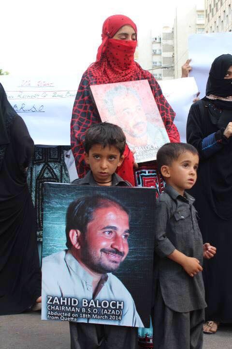 ParharKarim's tweet image. زاہد بلوچ کو اغواء ہوئے 6 سال مکمل ہوگئے ہیں، مگر آج تلک اسکے حوالے سے کسی کو خبر نہیں ہے۔ ایک طرف ریاستی جبر دوسری طرف لاپتہ افراد کے نام پر نام نہاد سیاست دونوں قابلِ مذمت ہیں۔
1/2

 #ZahidBaloch 
#DownWithEnforcedAppearance
#DownWithStateRepression
#EndCapitalism