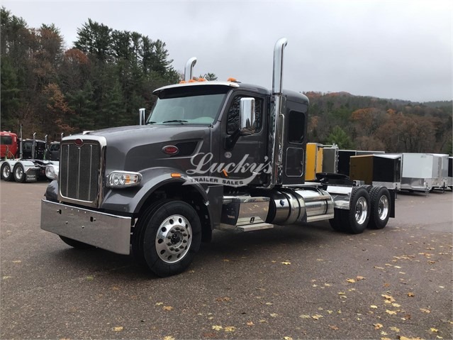 LuckysTrailers's tweet photo. #Trucking isn't going to shut down and we see that now! We've been busy all day getting trucks on the road, serviced, parts being delivered and truck deals being made! We know our #truckers jobs are tough and we want to say THANK YOU! https://t.co/8CFE3zssZ7