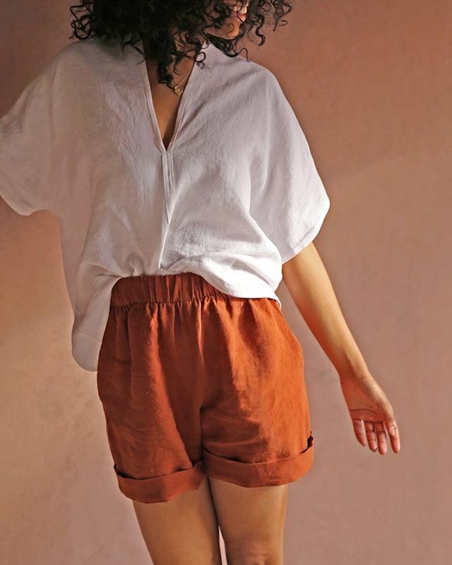 The Easy Short and Double V Top in beautiful summer linens😍