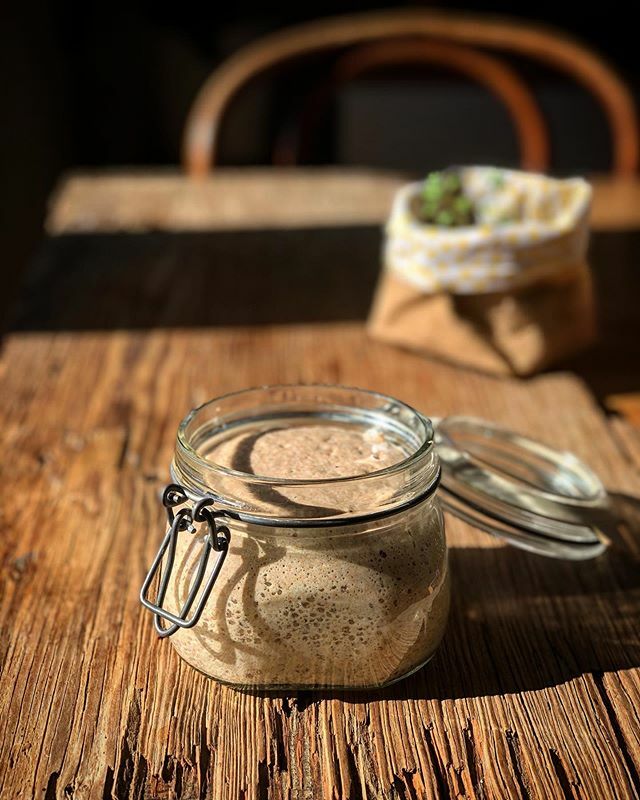 Yuhuuu!!! Meine Hefe wächst und wächst! Bald gibt es Brot. #hefe #sauerteig #brot #brotbacken #instafood #zeit #ruhe #warten #backen