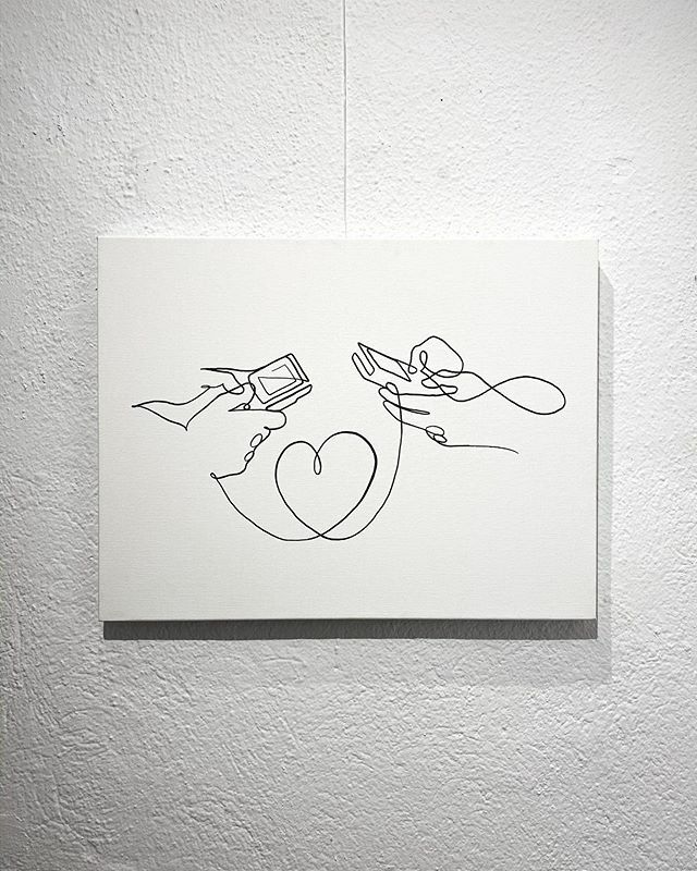 ¿Recuerdas cuando no teníamos internet?
Por suerte hoy muchas personas (no todas) podemos estar conectadas digitalmente, jugar juntas, formarnos, trabajar. Cuidarnos.
Esta ilustración formada por una sola linea que conecta a dos personas jugando a la con… instagram.com/p/B94KQ6bKP1J/