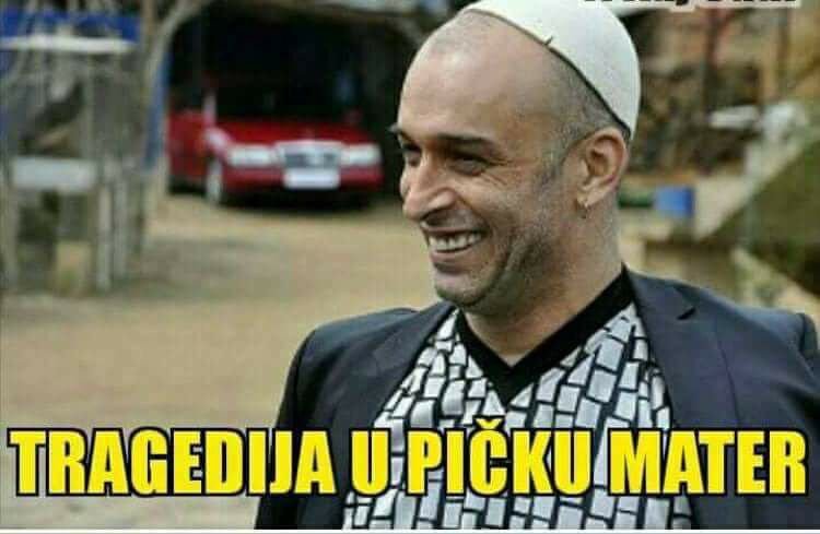 ETZhaJ2XYAAEHZM.jpg