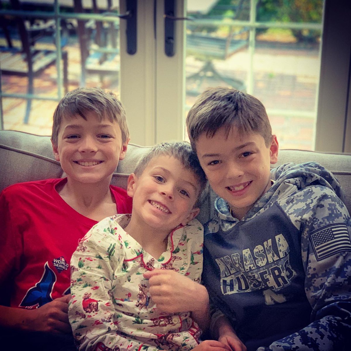 DaffneiRiedel's tweet photo. Birthday morning with this one!  Nothing better than age 6!! 🎉🎂🍀🥳🥰🤠🧁🦠🎂🥳❤️💙💚#LifewithJR #lifewithJohnny #HeyBigBoy #March2020 #MarchBirthdays #brother #boymom  #MOB #LittleCowboy #BlessedAndGrateful #blessed #BrotherlyLove #SocialDistancing #brothers #Joy #SimpleJoy https://t.co/qgF0KF1ely