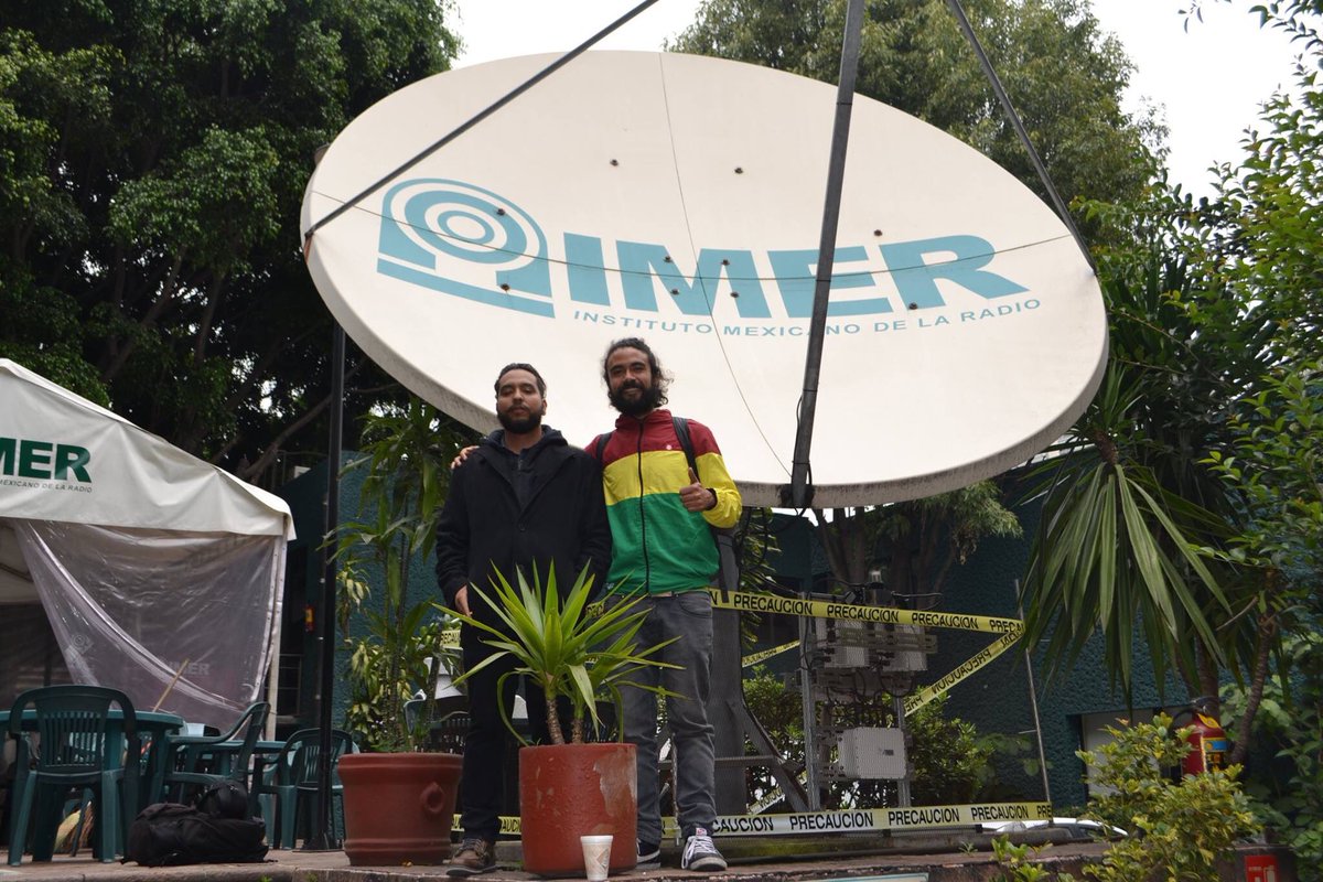 Seu__Music's tweet photo. 2015 fue aquella visita al @imerhoy y a @Reggaevolucion por primera ocasión con mi bro @Yudi_del_Mal #goodtimes #mexicanreggae #pachedub https://t.co/zIqjmxOX1U