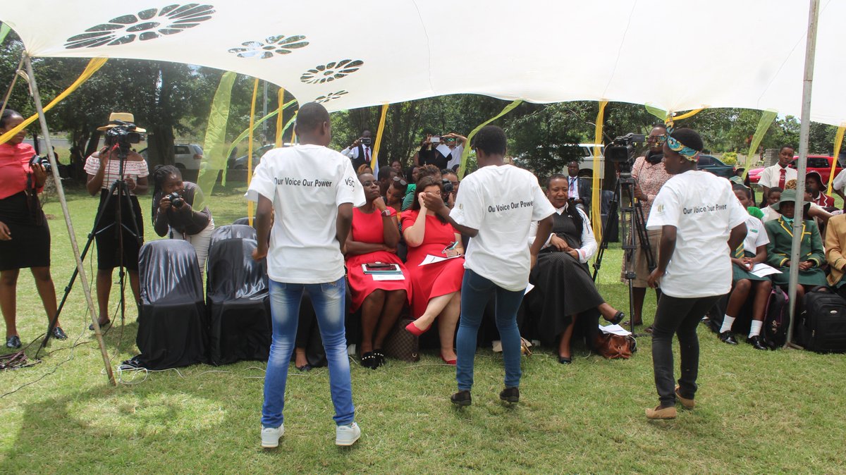 EkeniaT's tweet photo. Many thanks to @VSOZimbabwe for supporting @ShamwariyeMwana Girls Rights Movement which is meant to #LeaveNooneBehind in achieving #Agenda2030 @RuyaNatalie calling upon all young girls to join the movement which will create space and platforms for girls #ToLead @classic263 https://t.co/pl0ZrfwbnU
