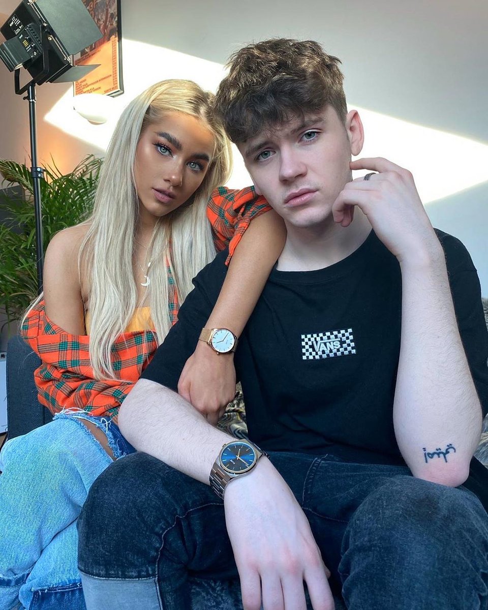 Studio71UK's tweet photo. Fashion and beauty content creator @belle_kirsty teamed up with watch brand Cluse to promote their watch collection 💘✨
#CLUSEclub #cluse #kirstybelle #clusewatches #studio71uk https://t.co/Ljc0Kc3MMJ
