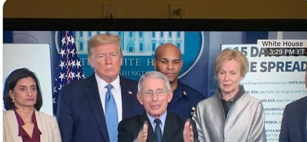 يتقدم العلم.. ويتأخر الحكم.. مش قوم يا كامل.. تعالى يا كامل.. وكامل يقول: تمام يا افندم وتخضونا باللهجة العسكرية المرعبة. وساعة الجد تختفي انت وكامل، لا شفناك ولا شفنا كامل