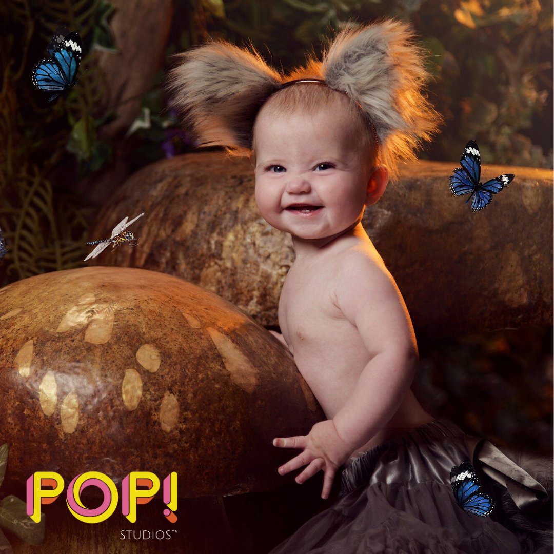 Popstudiosuk's tweet photo. Somebody looks like they are up to no good...😂
#mischief #chuckle #baby #photoshoot #popstudios https://t.co/Lv9MxO0BTh