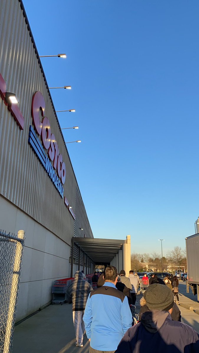 sarahtskates's tweet image. Yup there’s a line up at 8am to get into Costco and I’m in it😅