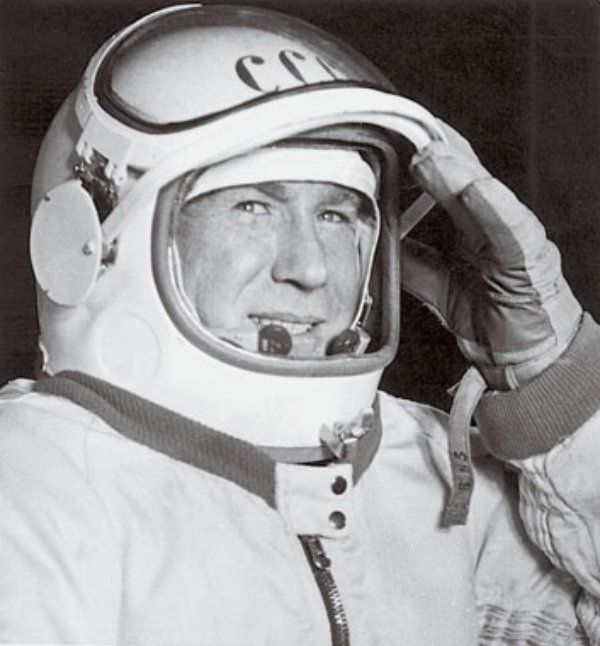 Launch_Canada's tweet photo. Did you know:

On this day in 1965, cosmonaut Alexey Leonov, then aged 30, became the first human ever to leave the safety of his spacecraft, Voskhod, 2 for 12 minutes, becoming the first person to walk in space.

#OnThisDay #FirstSpaceWalk #AlexeiLeonov #EVA https://t.co/3RSYRPesfh