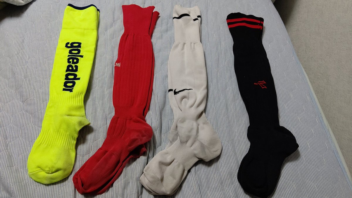なんと！このサカユニやインナーの数々、元サッカー部の方から譲っていただいた品物なのです！現役の選手が着てたものがここにある！ってのがまた興奮するんだよな～😆 サカユニ着てアソコが興奮する体質になってまったよ😚 着た姿はまた今度載せよっかな～♪笑