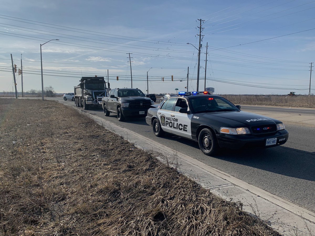 HRPSCMV's tweet photo. Responding to complaint about the load restriction violations on Britannia Road in @TownOfMilton A number of trucks were stopped and had their axles weighed with assistance from @HRPSMiltHH Traffic Officers. #halfload #5tonnes #loadrestriction https://t.co/oaD2AoXWdR