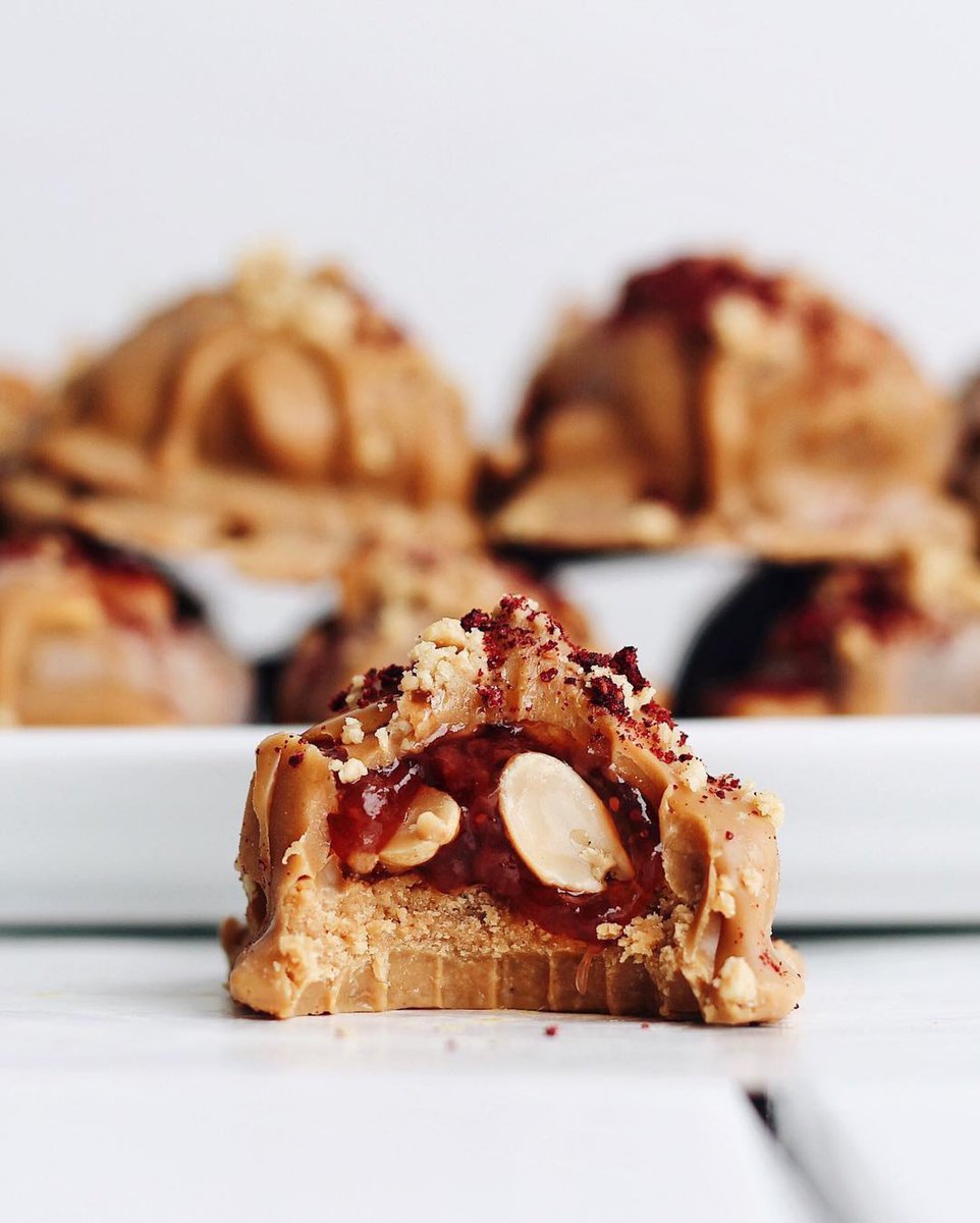 SweetHartTO's tweet image. Reminder! We’re still available on @UberEats @foodora_ca and @ritual_co. Custom pickup orders with 48 hours notice can be placed via phone 647-340-4645 or email hello@sweethartkichen.com. Stay safe &amp;amp; take care! ❤️