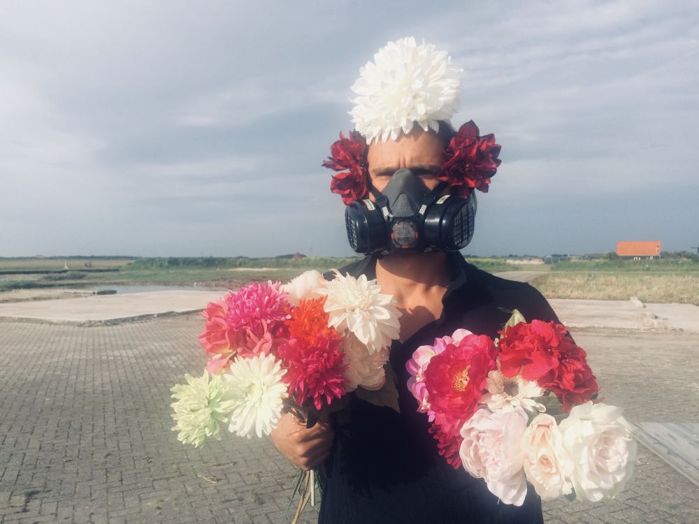 Hoe ga je als buurtmaker te werk in de tijd van sociaal isolement? Hoe blijf je onderlinge banden ondersteunen? Wat is jouw geheime wapen? Laat het ons weten door te reageren op dit bericht! #ikbenbuurtwijs #corona