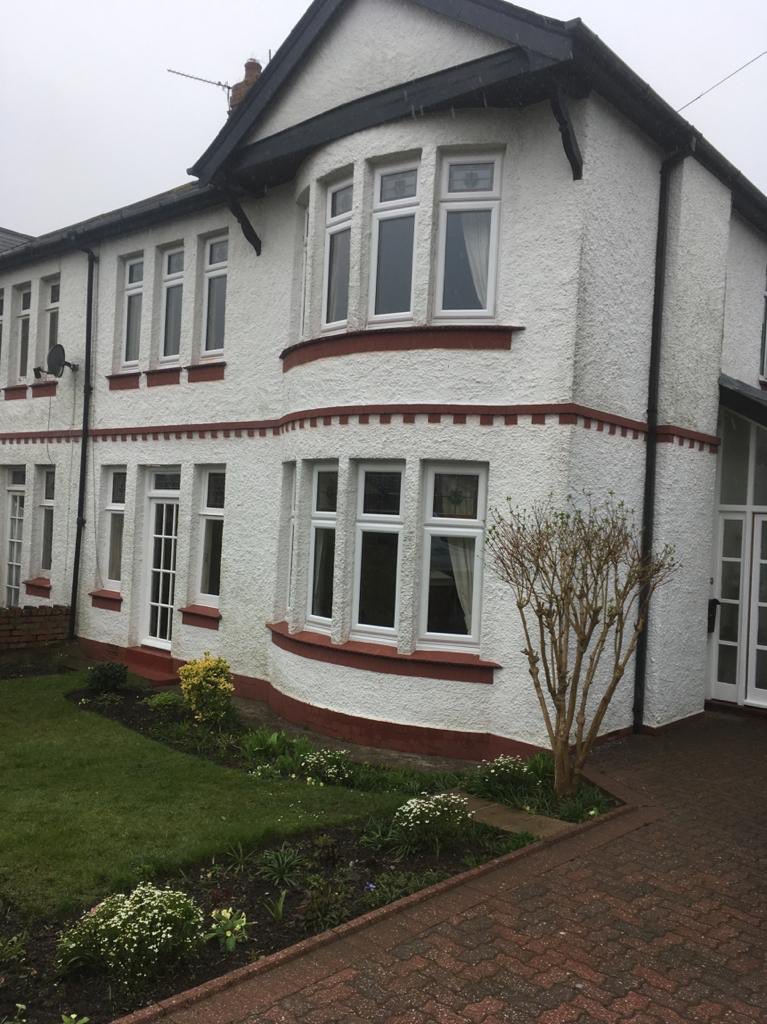 Heathwindows80's tweet photo. Lovely retained original stained glass from 1930’s in new upvc windows installed in Penarth. #retainedstains #encapsulatedstainedglass #stainedglass #penarth #upvcwindows #windows https://t.co/fzsFaMpqbm