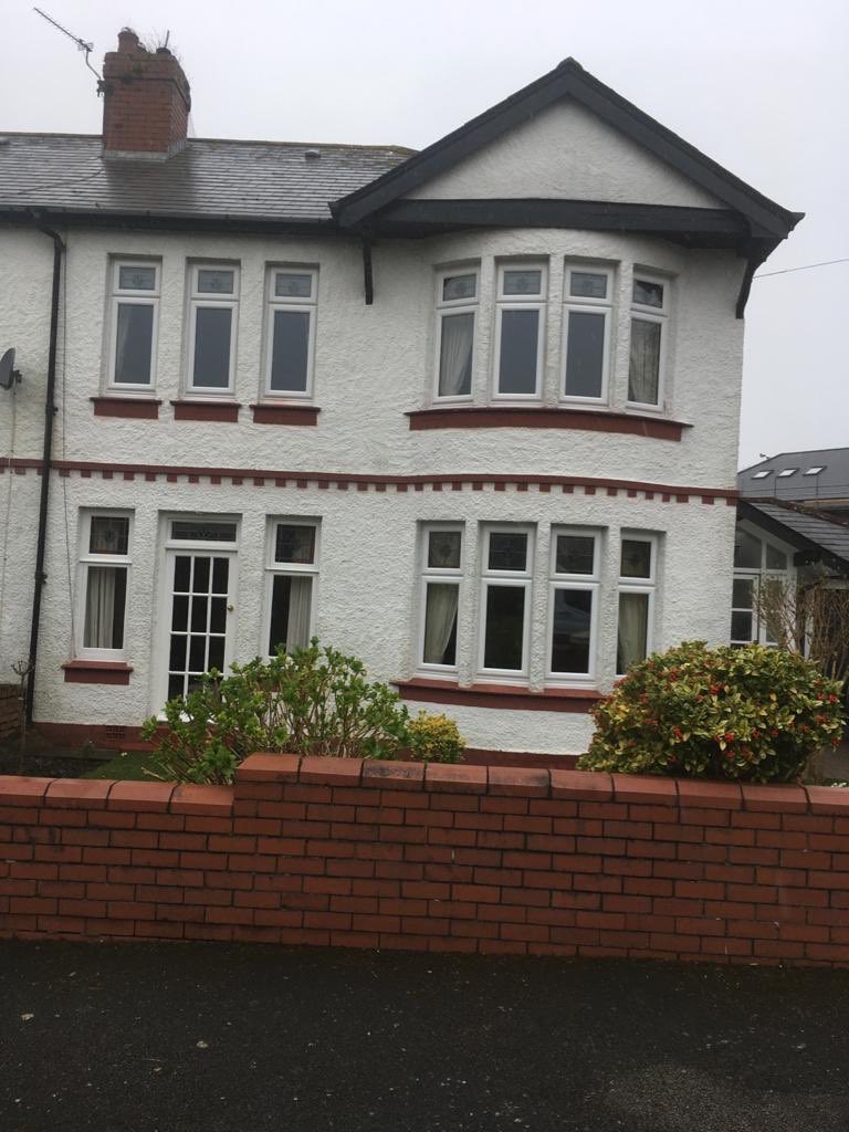 Heathwindows80's tweet photo. Lovely retained original stained glass from 1930’s in new upvc windows installed in Penarth. #retainedstains #encapsulatedstainedglass #stainedglass #penarth #upvcwindows #windows https://t.co/fzsFaMpqbm