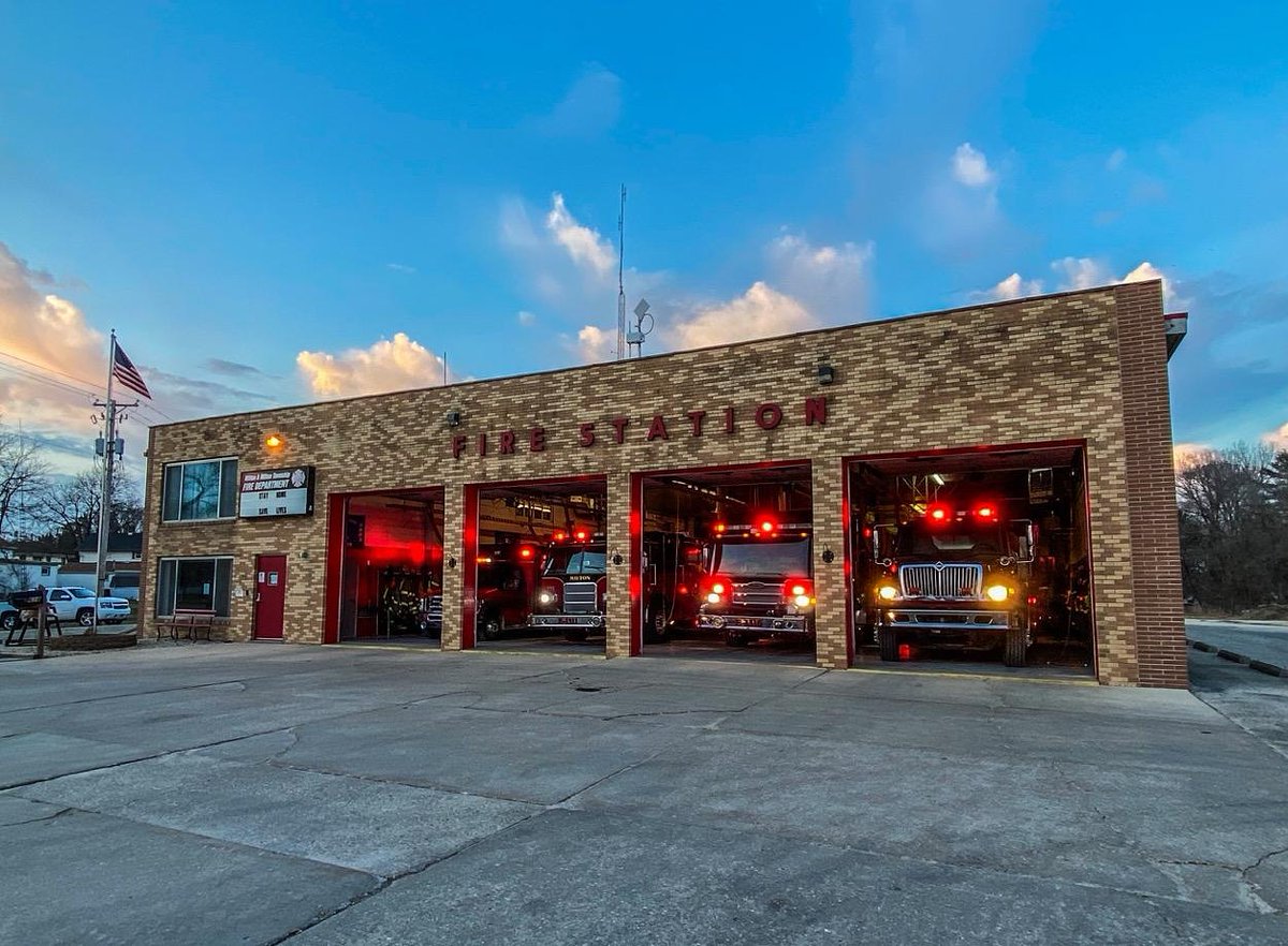 milton_fire's tweet photo. Lights on for strength and hope. #wearemilton https://t.co/oZWoBtbvlL