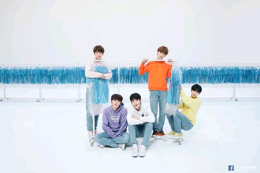 txtchoisoobinph's tweet photo. #2020MOA_ACADEMY  📌모아 탐방

@TXT_members 
#Soobin #Beomgyu #Hueningkai #Taehyun #Yeonjun #ChoiSoobin #TOMORROW_X_TOGETHER #TXT #투모로우바이투게더 #MOA https://t.co/JhlkFK9DC6