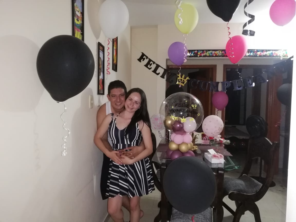 luz_stellacc's tweet photo. @SandraP81416564 @UnabDerecho @unab_online @SandraP81416564
Celebrando en casa el cumpleaños de mi hermana!
#Timefor
#MeQuedoEnCasa
#Mydeontologygroup
#MylegalTextgroup
#Elcuidadodelosotros
#mentalhealth
#MentalBreakdown
#SaludMentalVsCovid19 https://t.co/zU2qAeoiSR