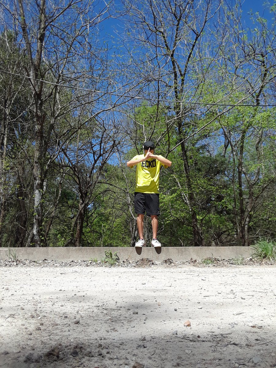 TozoCesar's tweet image. Since were all grounded from the virus.....imma do this now ....love the spring cool air....ain't this fun....i still have enough chakra to do my jutsu style..#shadowclonejutsu #hiddenleaf #thenexthokage...