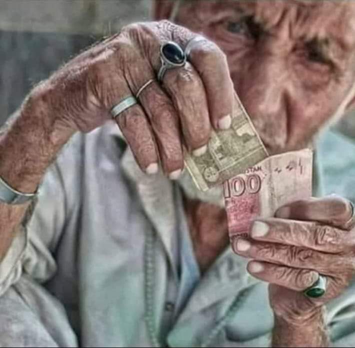 Amin_Wazir_Ik's tweet image. لاک ڈاون کی وجہ سے آج کل انکا کاروبار بند ہے پلیز انکو بھوکا نہ سونے دینا
ایسے لوگوں کو اپنے آس پاس تلاش کریں اور انکے گھر کھانا پہنچائیں
انکے گھر فاقہ نہیں رہے گا اور آپکے گھر مصیبت نہیں رہے گی
#savepoor
#LockdownNow 
@Amin_O1