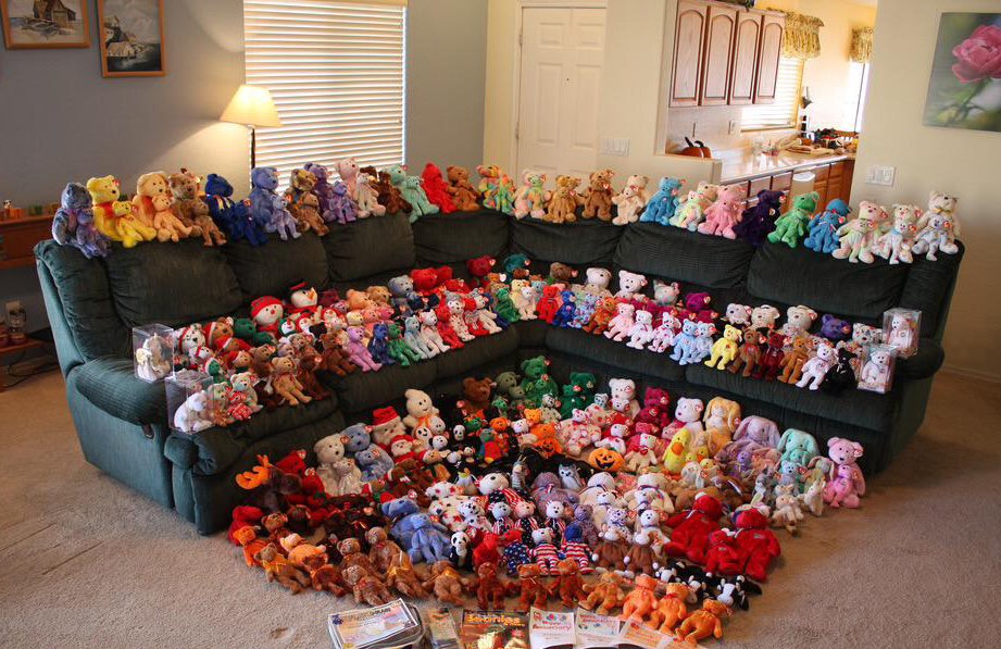 garyfromteenmom's tweet photo. my stuffed animals wondering when im gonna leave again so they can talk out loud https://t.co/E4OXX6OMd2