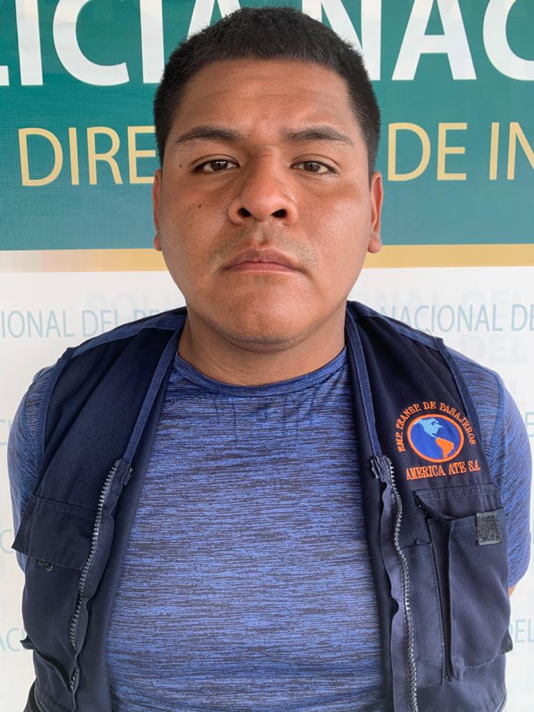 MininterPeru's tweet photo. #LOÚLTIMO Gracias al profesional trabajo de la #Dirincri de la @PoliciaPeru, esta noche fue capturado Renzo Garrido Saico (25), uno de los responsables del saqueo a la tienda Mass, en Santa Clara, ocurrido el último sábado. #LaPNPnoSeDetiene (1/2) https://t.co/VFoO7VtW3X