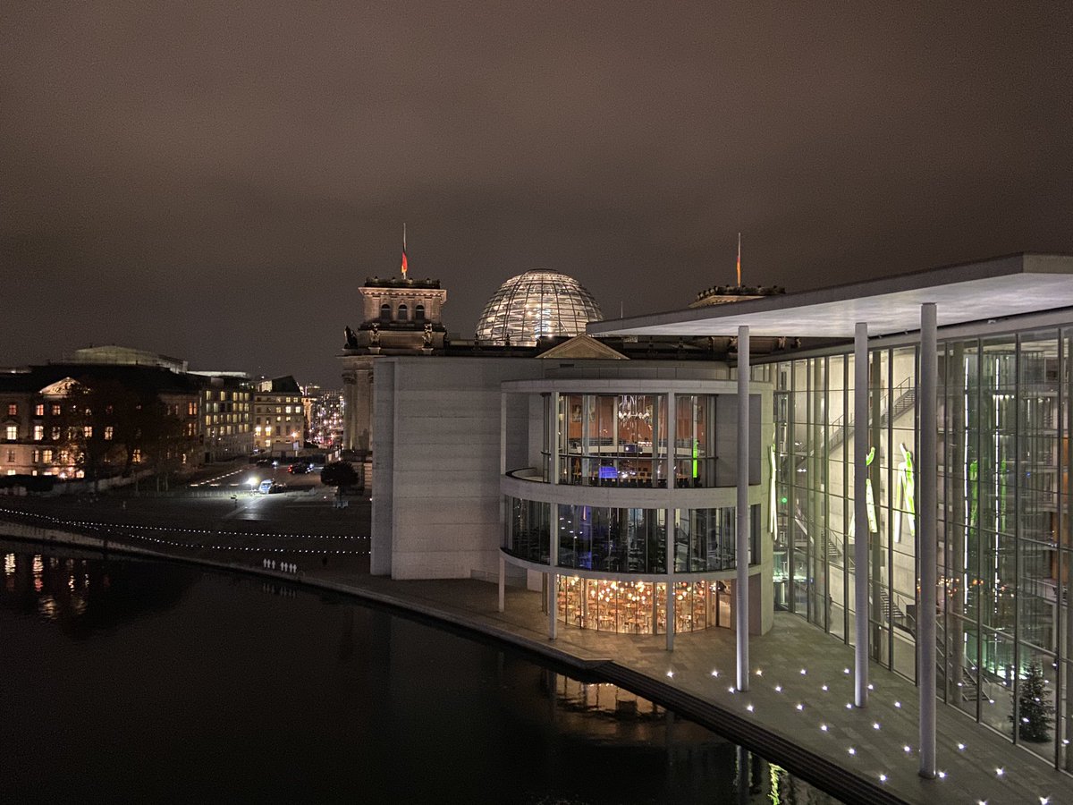 Gut zu wissen! #AfD hat sich in #Bundestag bei Feststellung Notlage &amp; Aufhebung Kredit Obergrenze #Schuldenbremse enthalten &amp; vereinzelt dagegen gestimmt. Ginge es nach AfD gäbe es keine Rettungsschirme, vernichtete Existenzen und Tote durch #COVID2019. Das sind „Patrioten“ 2.0