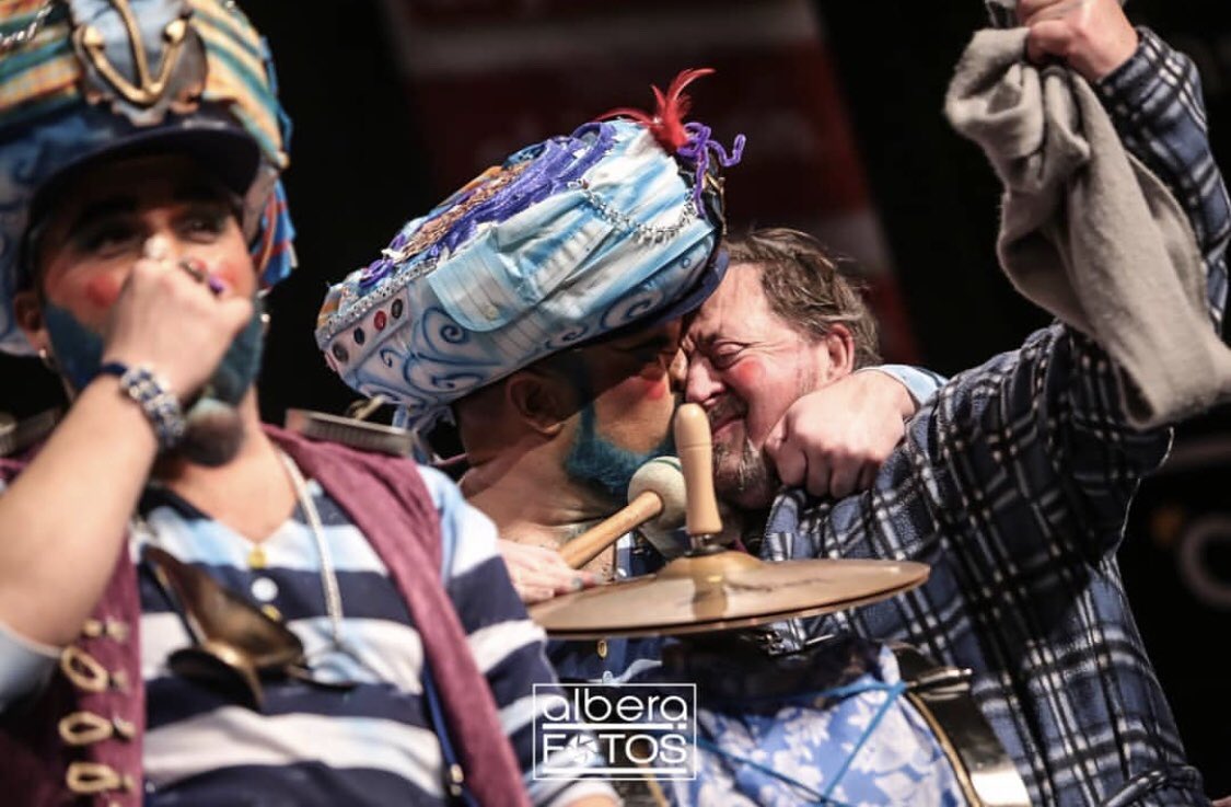 canetja's tweet photo. Imposible describir esta foto, te quiero papá!
@chiribarrio1 #losgenidecadi #carnavaldecadiz #finalfalla https://t.co/PgcH6PGtYb