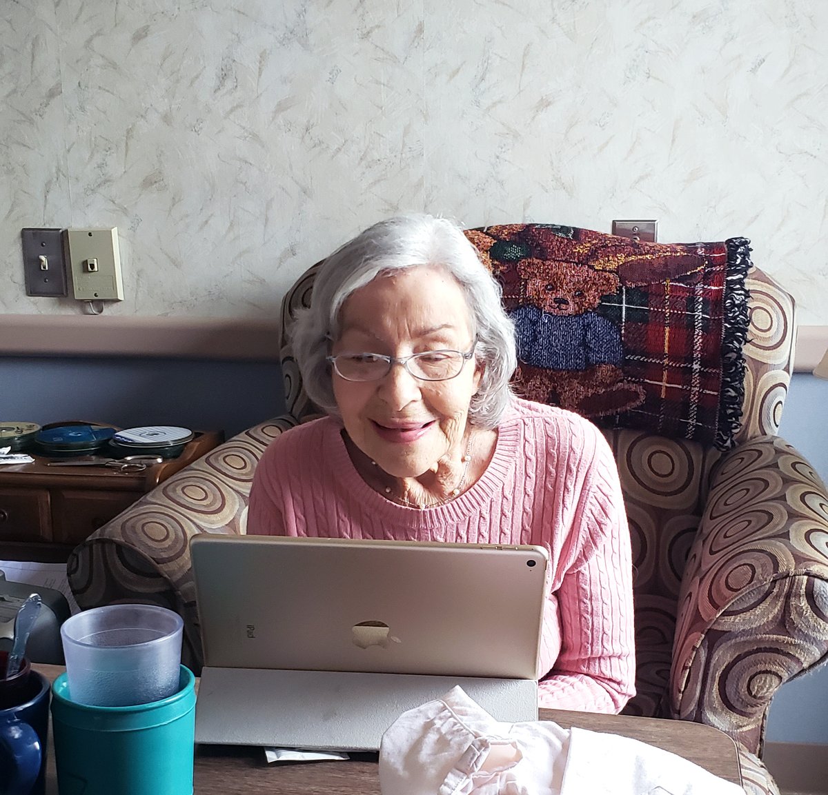 CityOfCincy's tweet photo. Thanks to the generosity of @tccgives, roughly 1,500 local senior citizens can now virtually connect to their family and friends during the #COVID19 public health crisis.

We joined @UnitedWayGC on Monday to distribute tablets to 20 senior facilities across Greater Cincinnati. https://t.co/F72INc55WC
